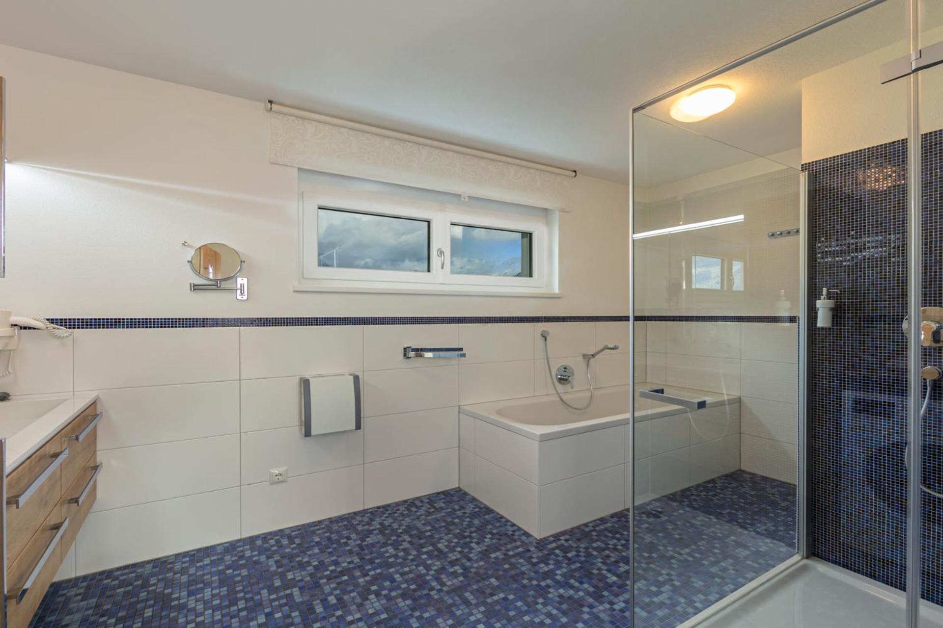 H21 - Modernes Ferienhaus 145Qm, 4Sz, Wellnessbereich Mit Sauna Und Dachterrasse Mit Panoramablick, Kuehlen Und Heizen Mit Geothermie Fuegen Luaran gambar