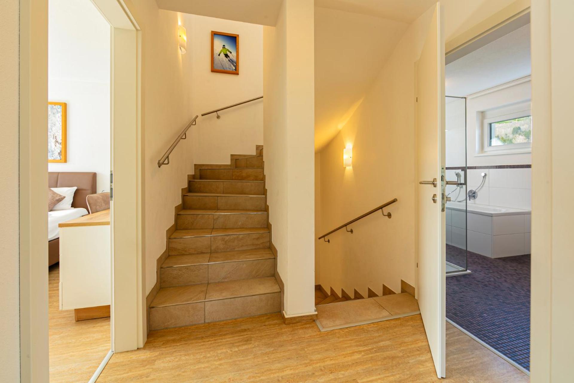 H21 - Modernes Ferienhaus 145Qm, 4Sz, Wellnessbereich Mit Sauna Und Dachterrasse Mit Panoramablick, Kuehlen Und Heizen Mit Geothermie Fuegen Luaran gambar